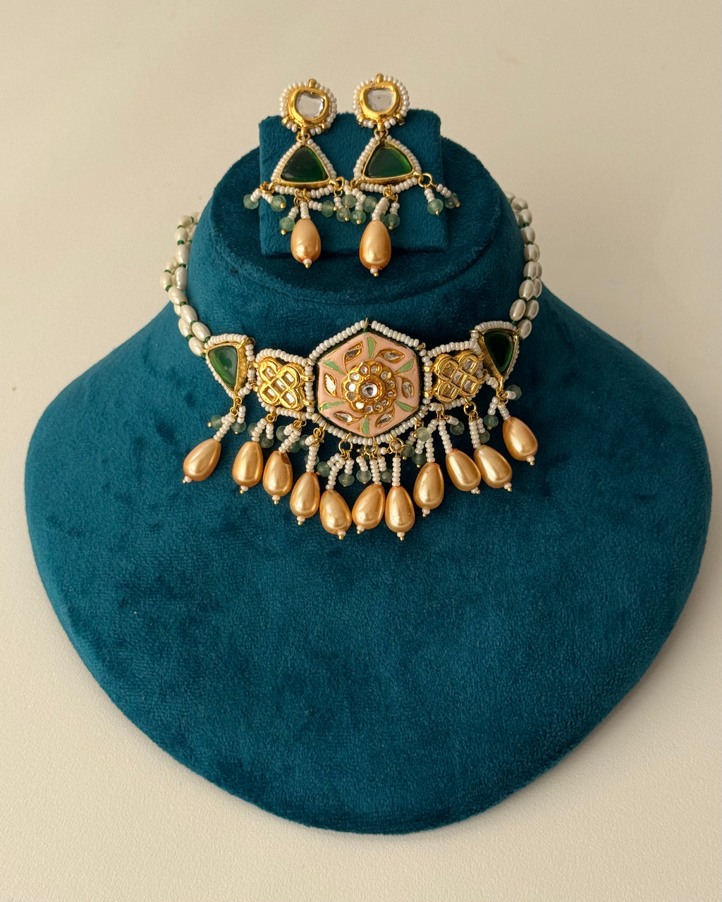 Gauravi Necklace Set