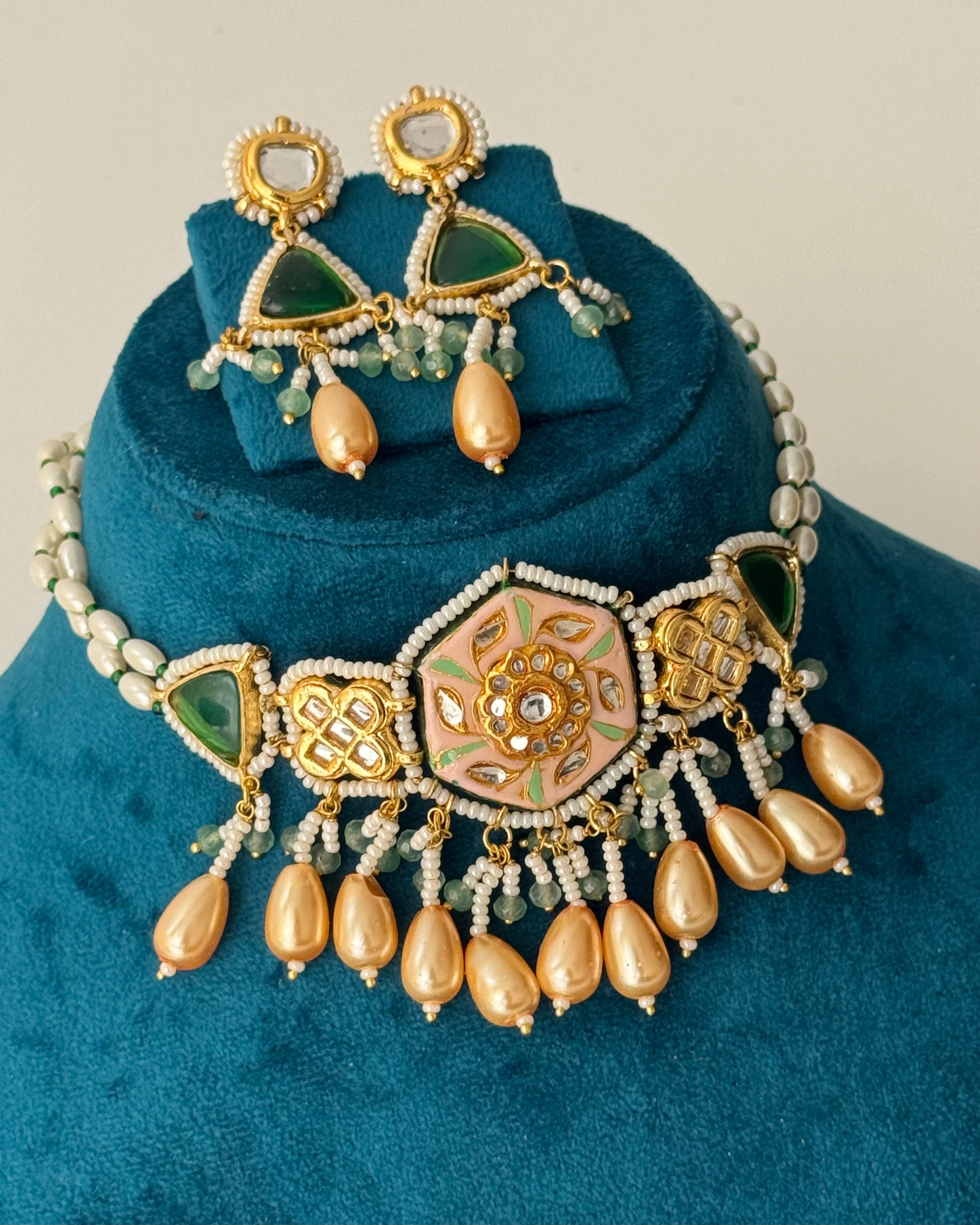 Gauravi Necklace Set