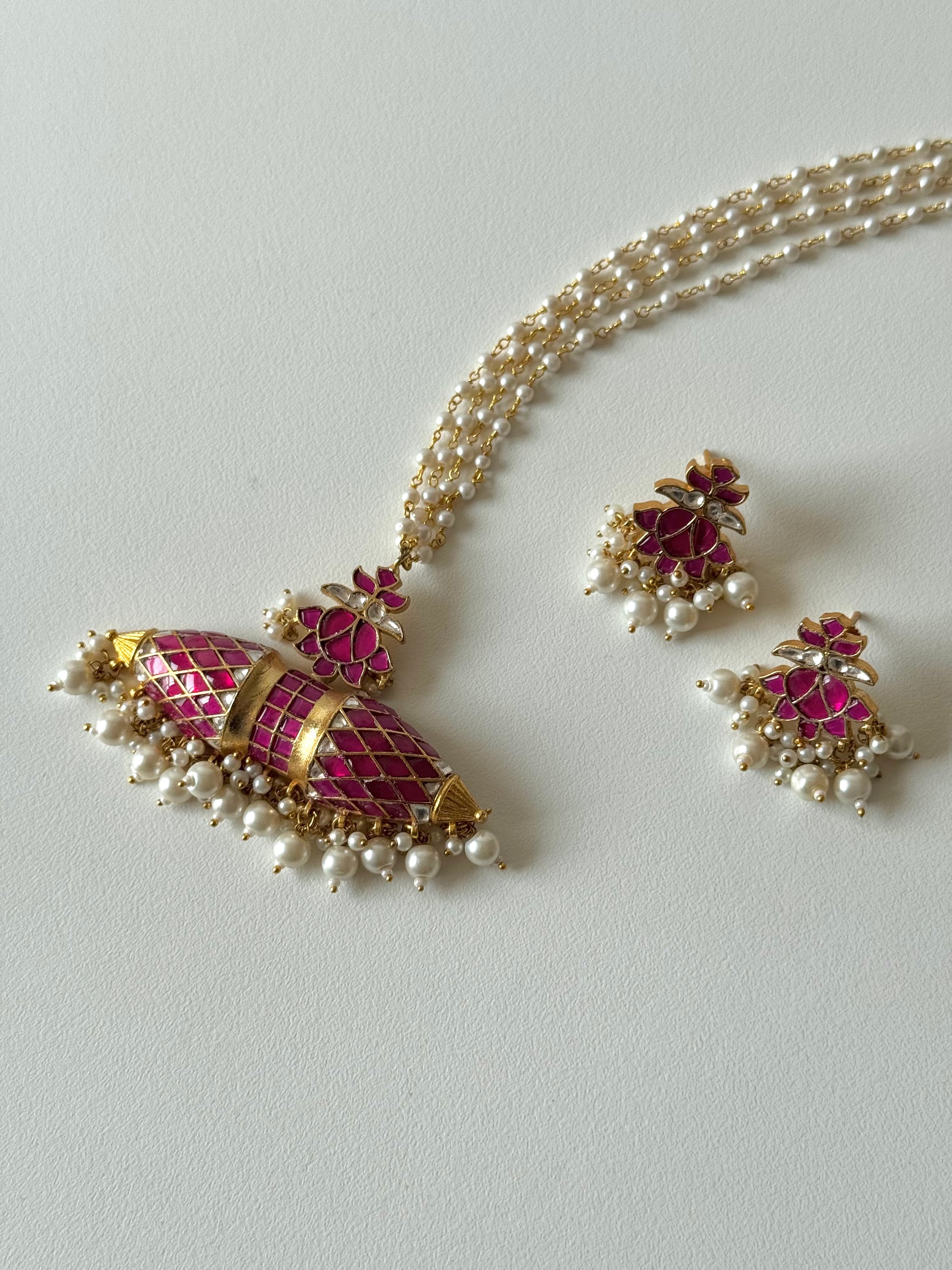 Amulet Necklace (Pink)