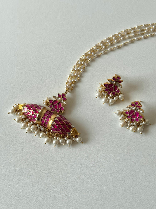 Amulet Necklace (Pink)