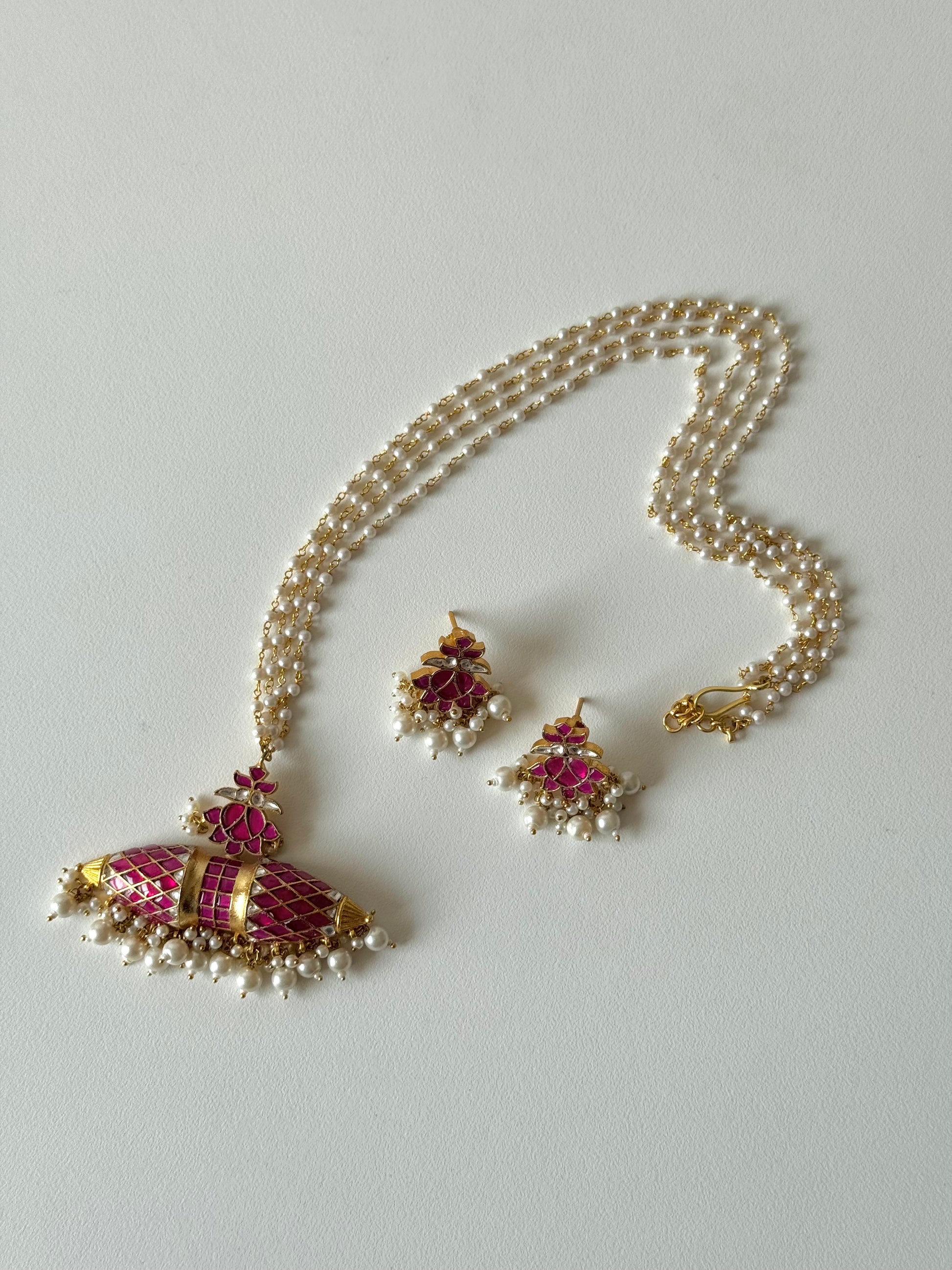Amulet Necklace (Pink)